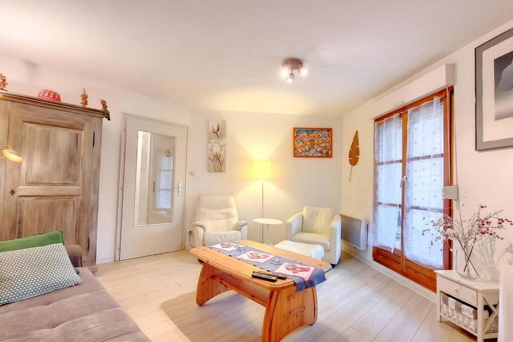 Chez Romane - Appartement Avec Parking Riquewihr Bagian luar foto